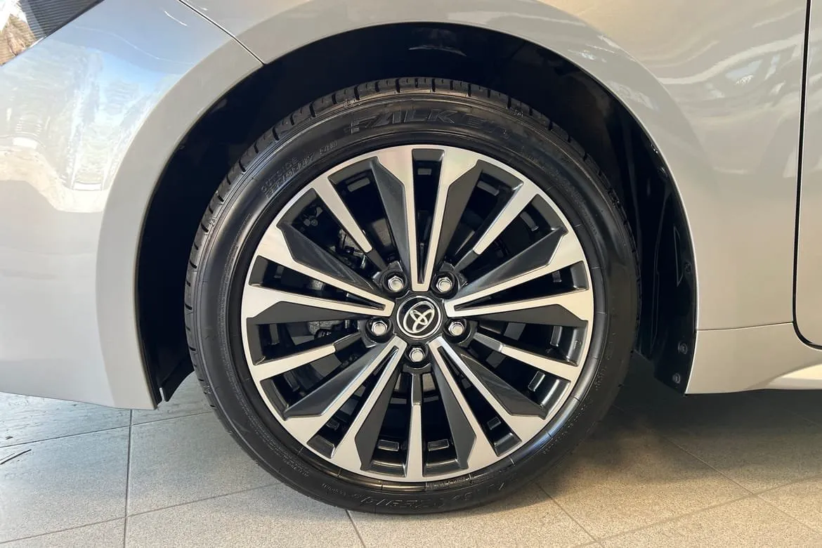 Vehicle image 16