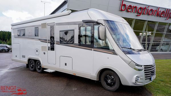 Carthago Chic E-line I 64 XL QB Mercedes | AC x2 | Hydrauliska stödben - 2023