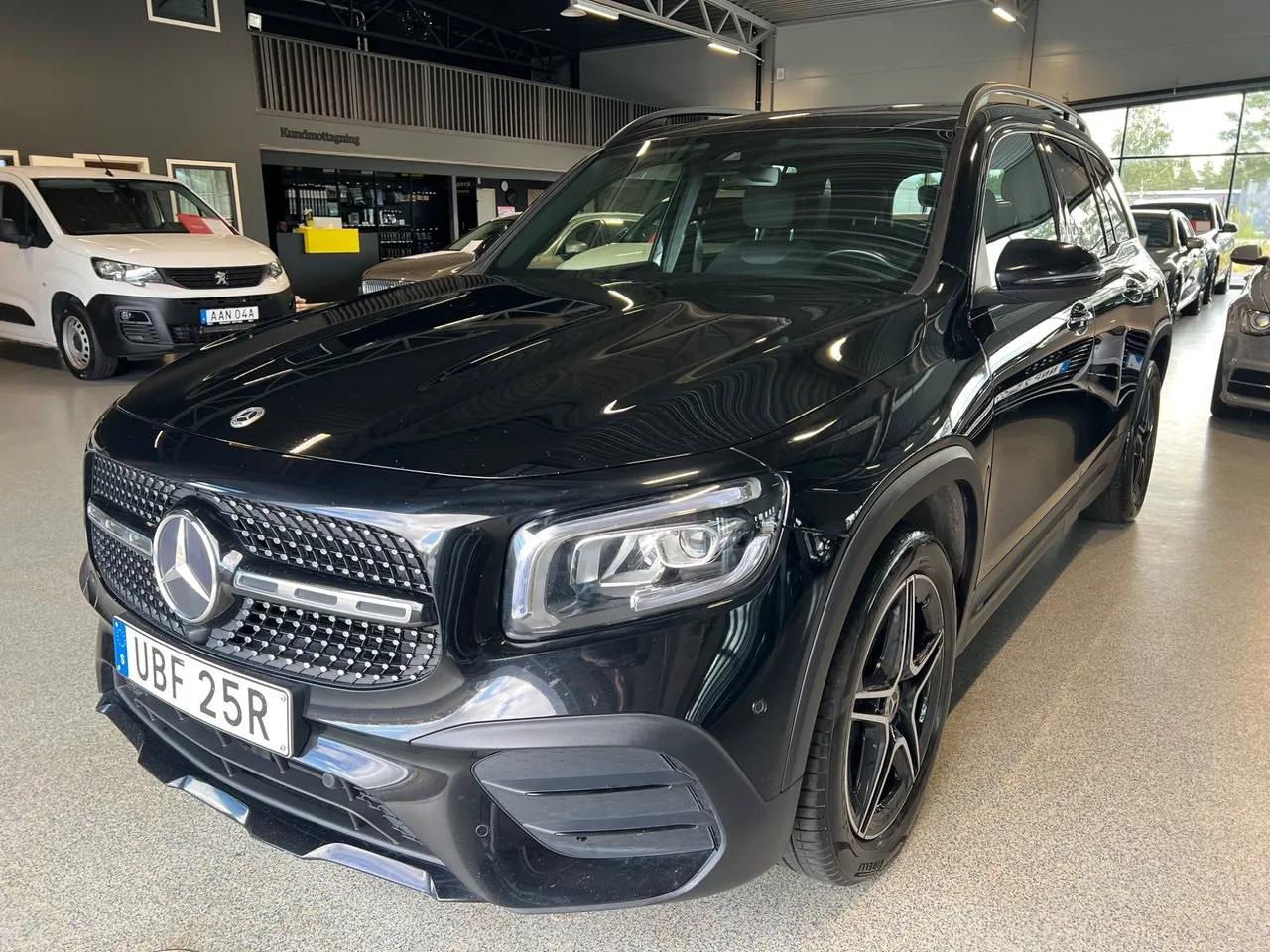 Vehicle image 7