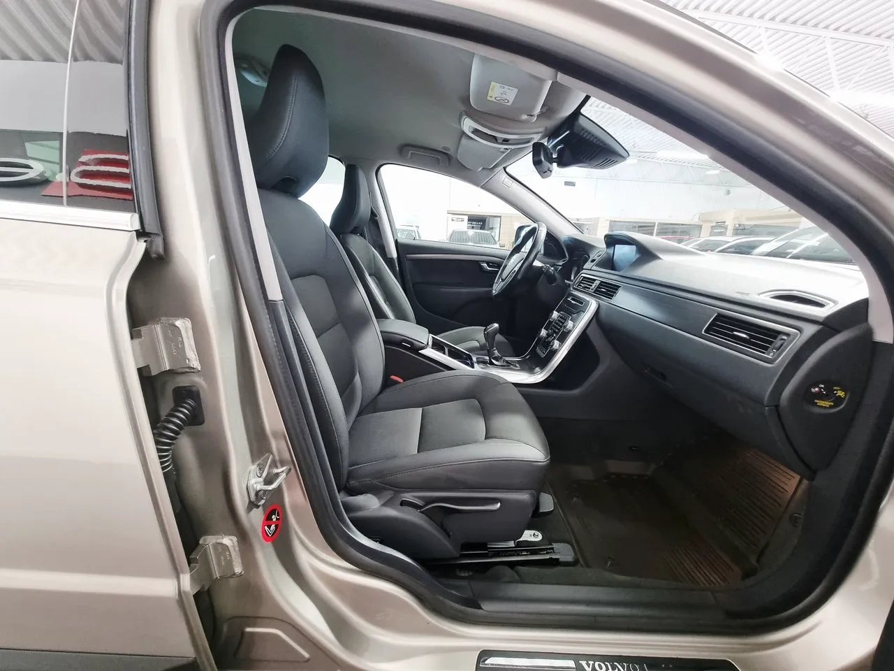 Vehicle image 14