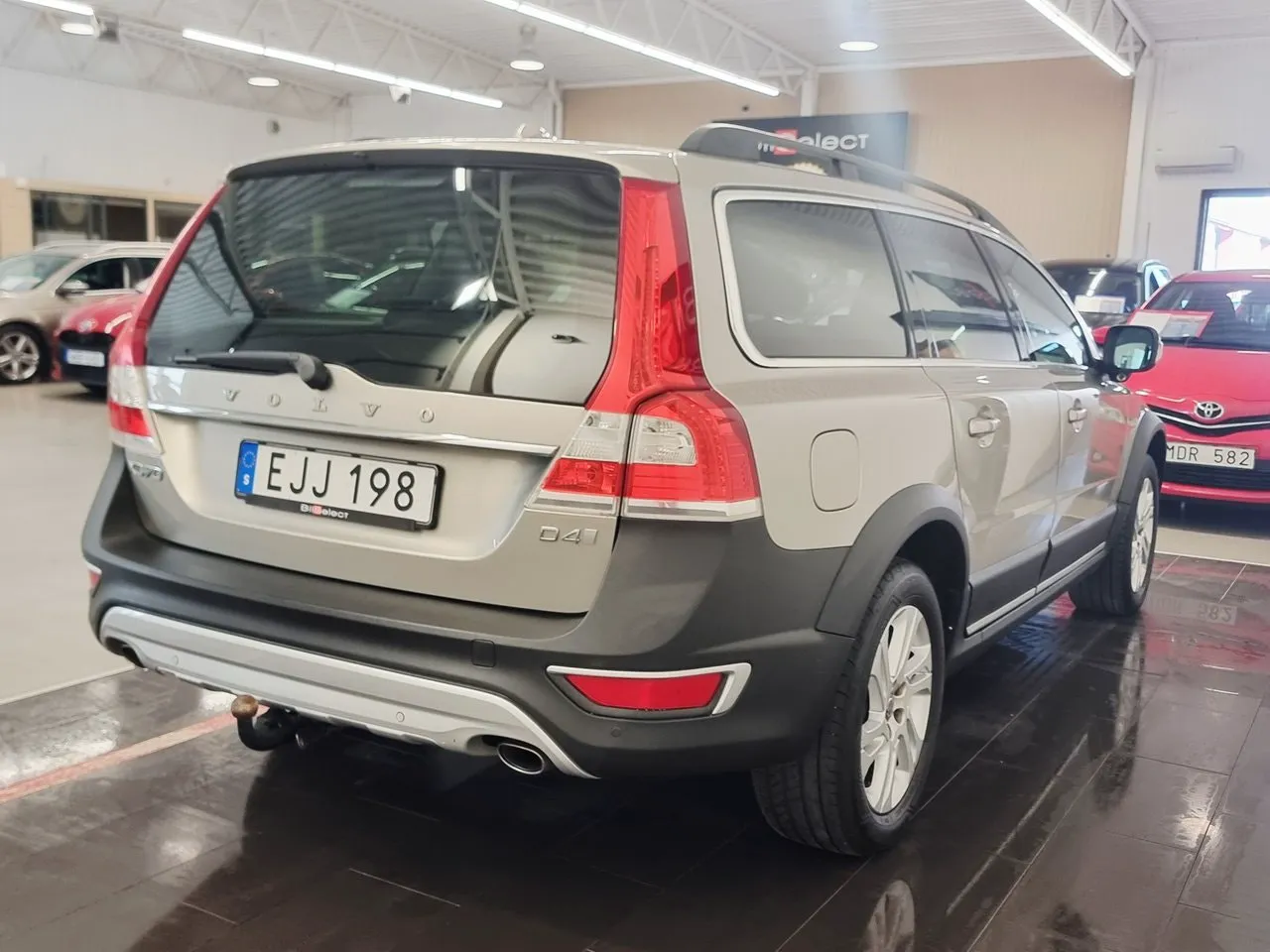 Vehicle image 13
