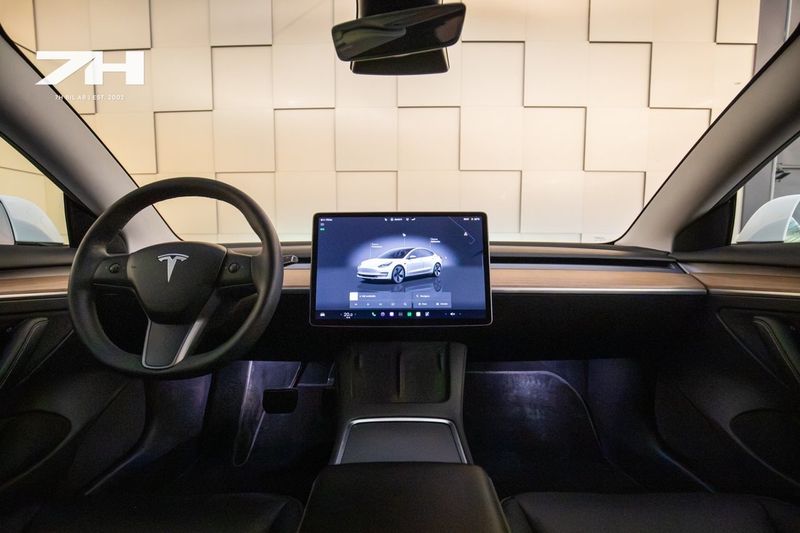 Tesla Model 3 bild 12