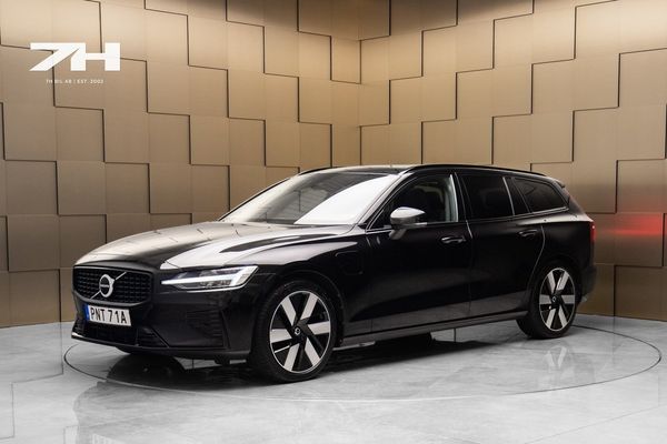 Volvo V60 Recharge T6 AWD Plus Dark / H&K / Pano / Drag - 2024