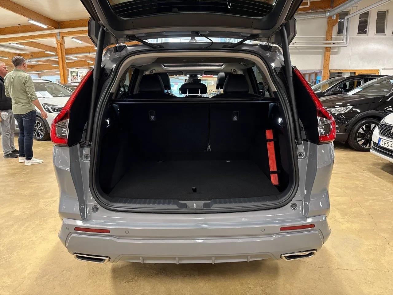 Vehicle image 13