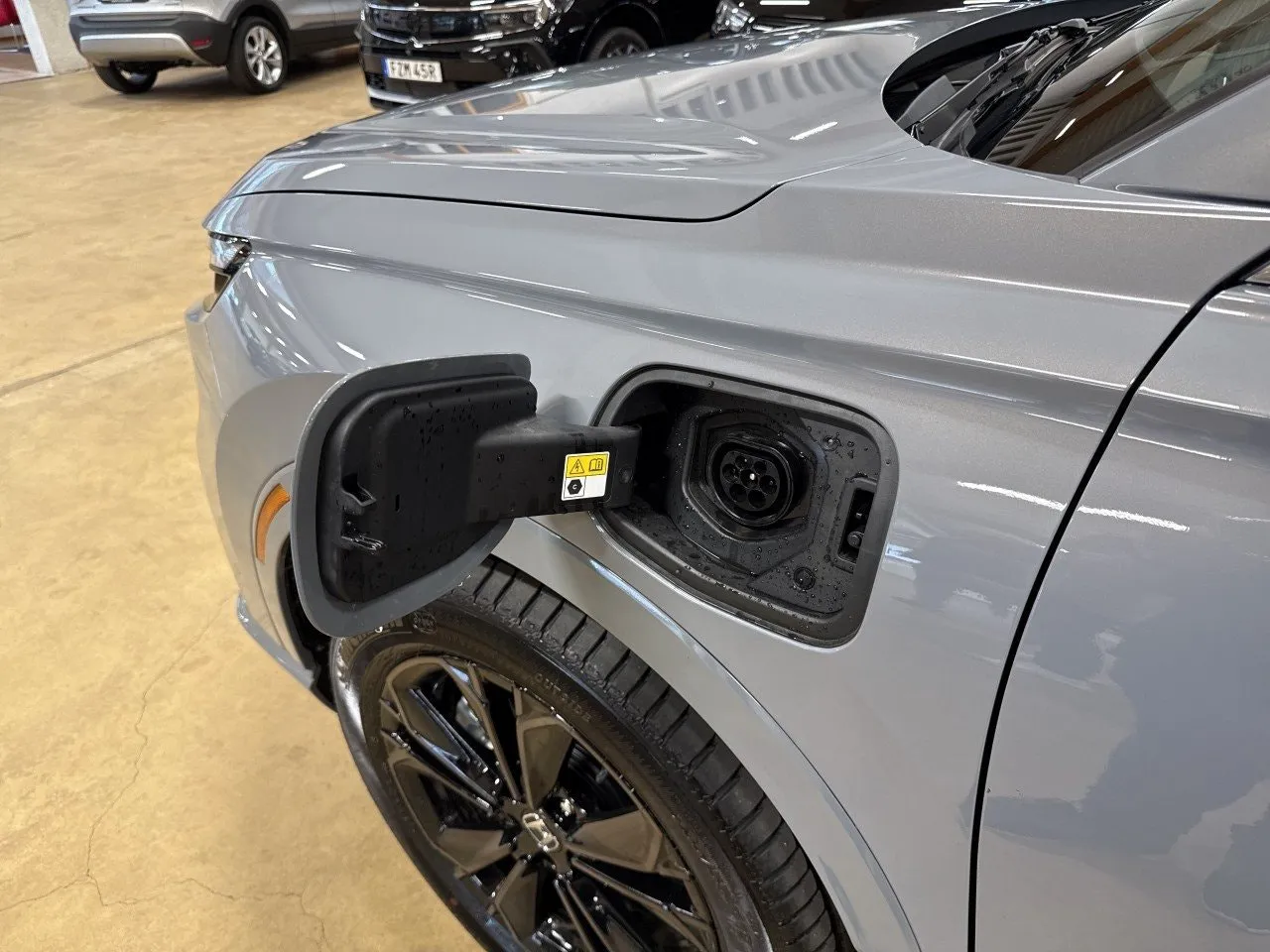 Vehicle image 16