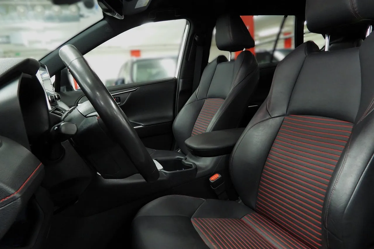 Vehicle image 21