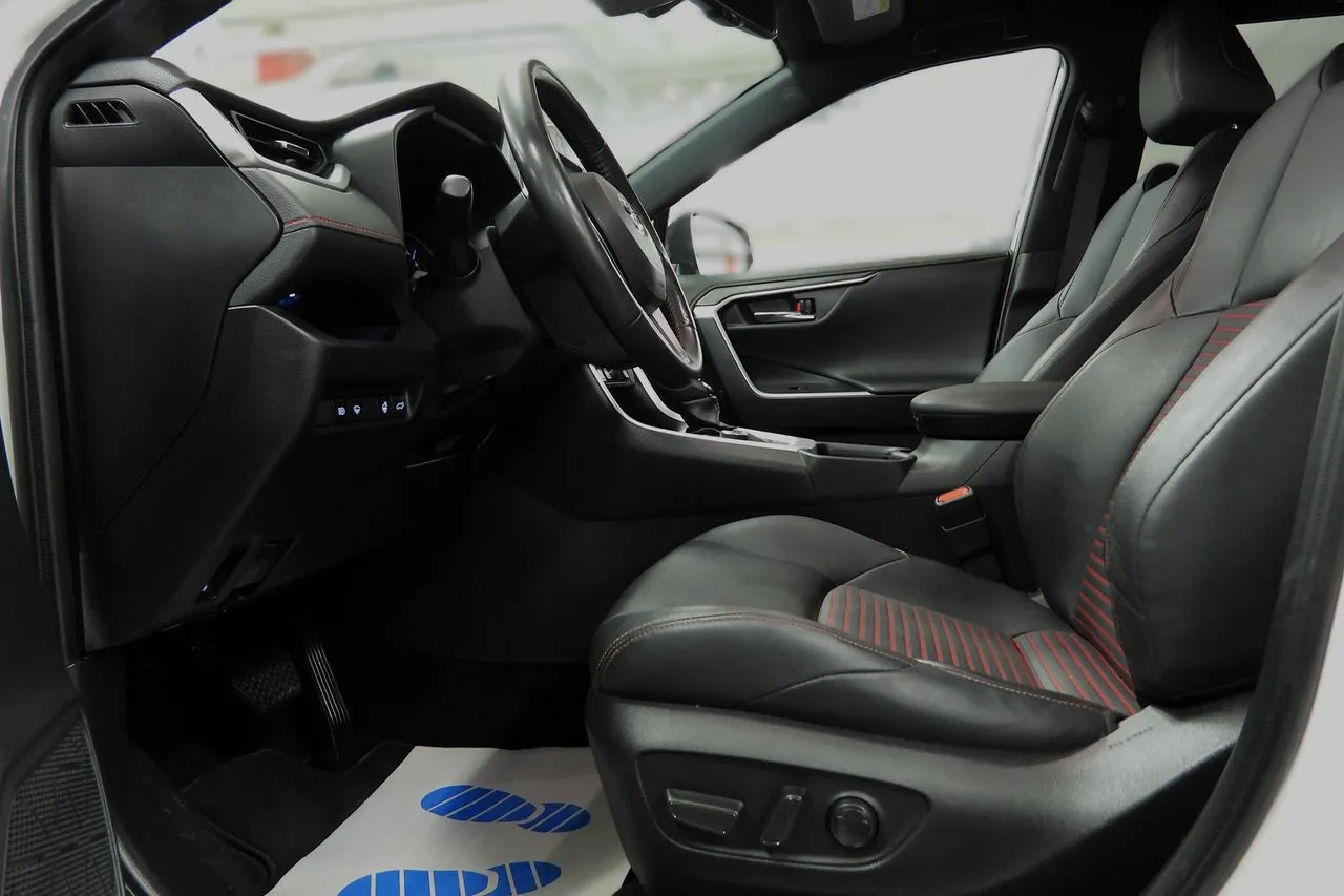 Vehicle image 16