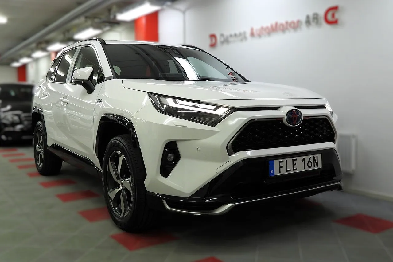 Vehicle image 8