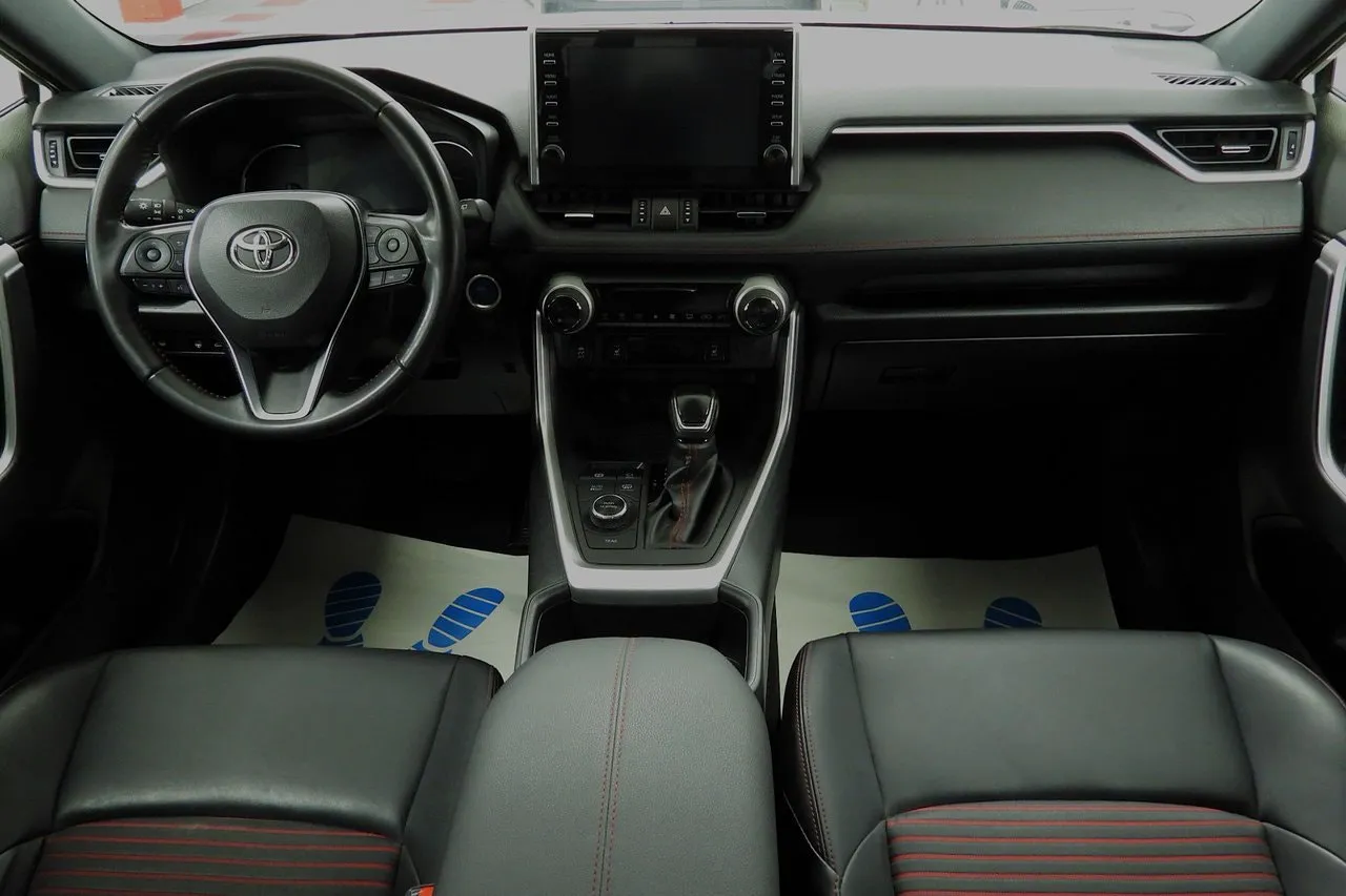 Vehicle image 19