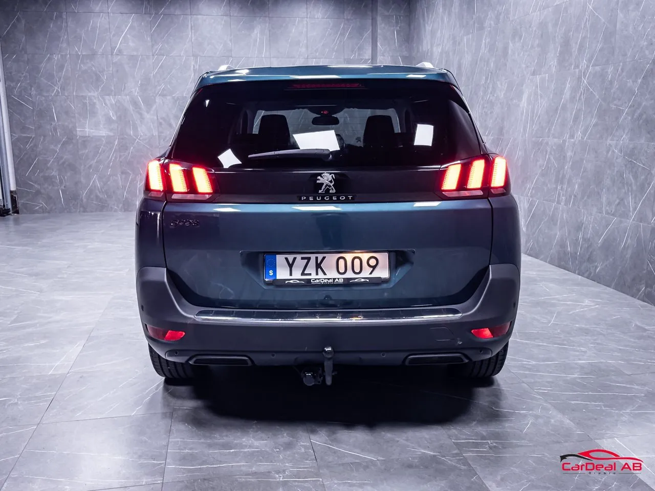 Vehicle image 5