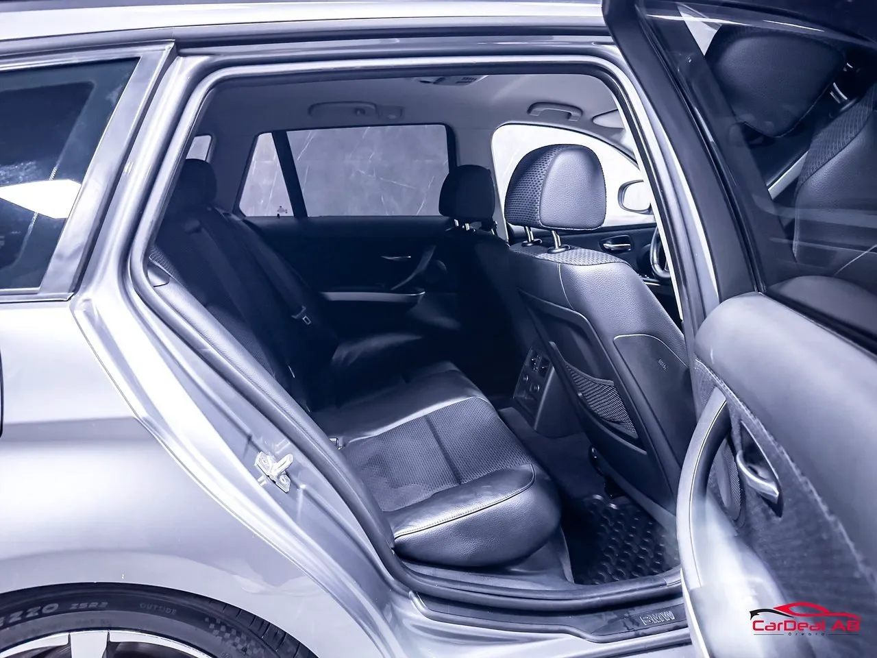 Vehicle image 15