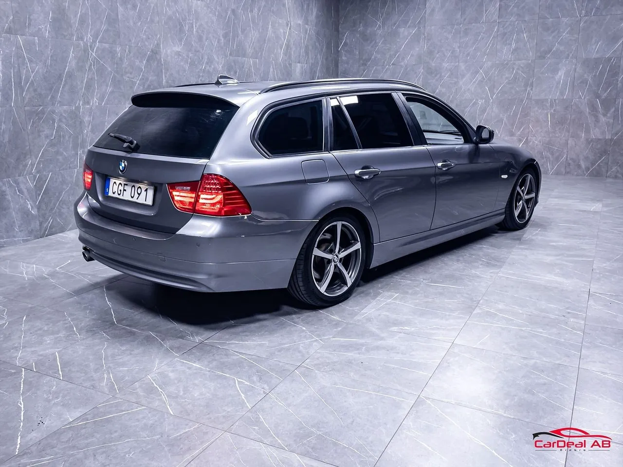 Vehicle image 6