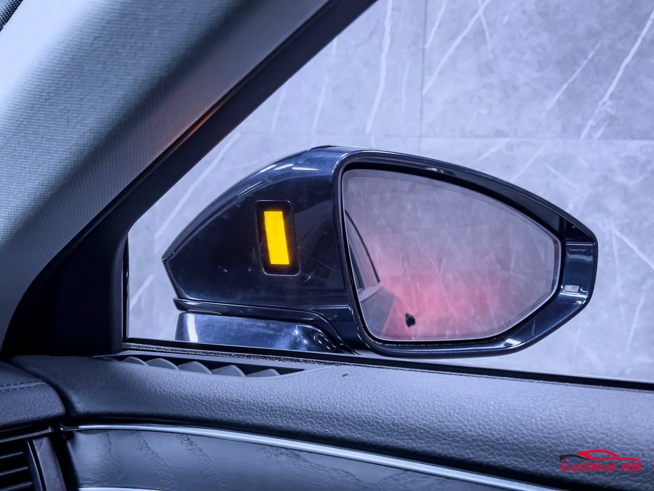 Vehicle image 32