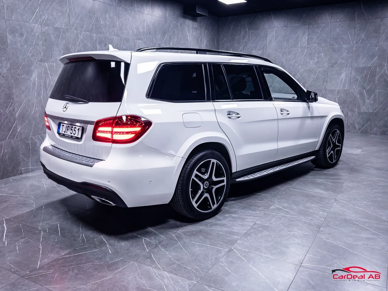Vehicle image 6