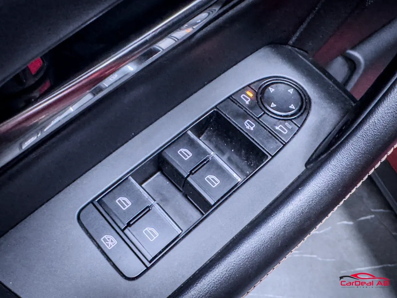 Vehicle image 32