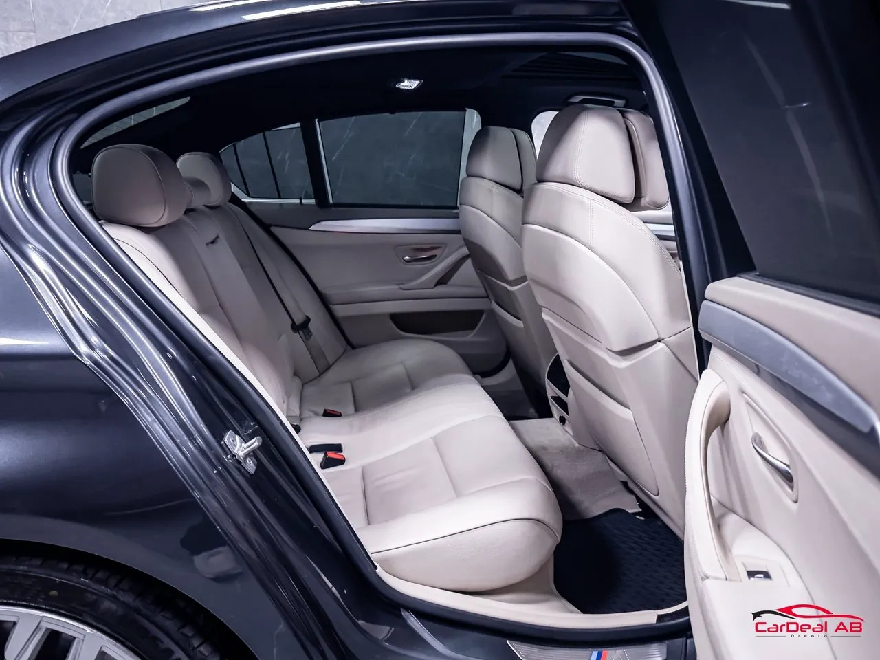 Vehicle image 15