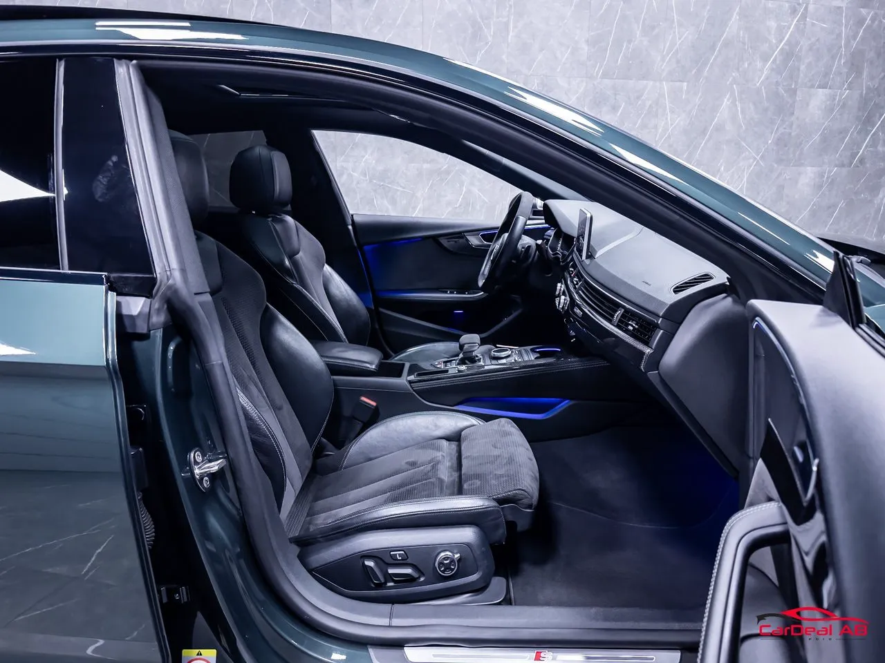 Vehicle image 14