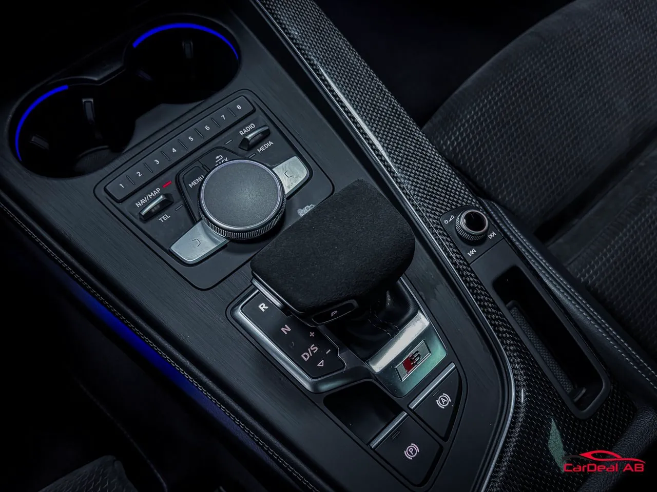 Vehicle image 32