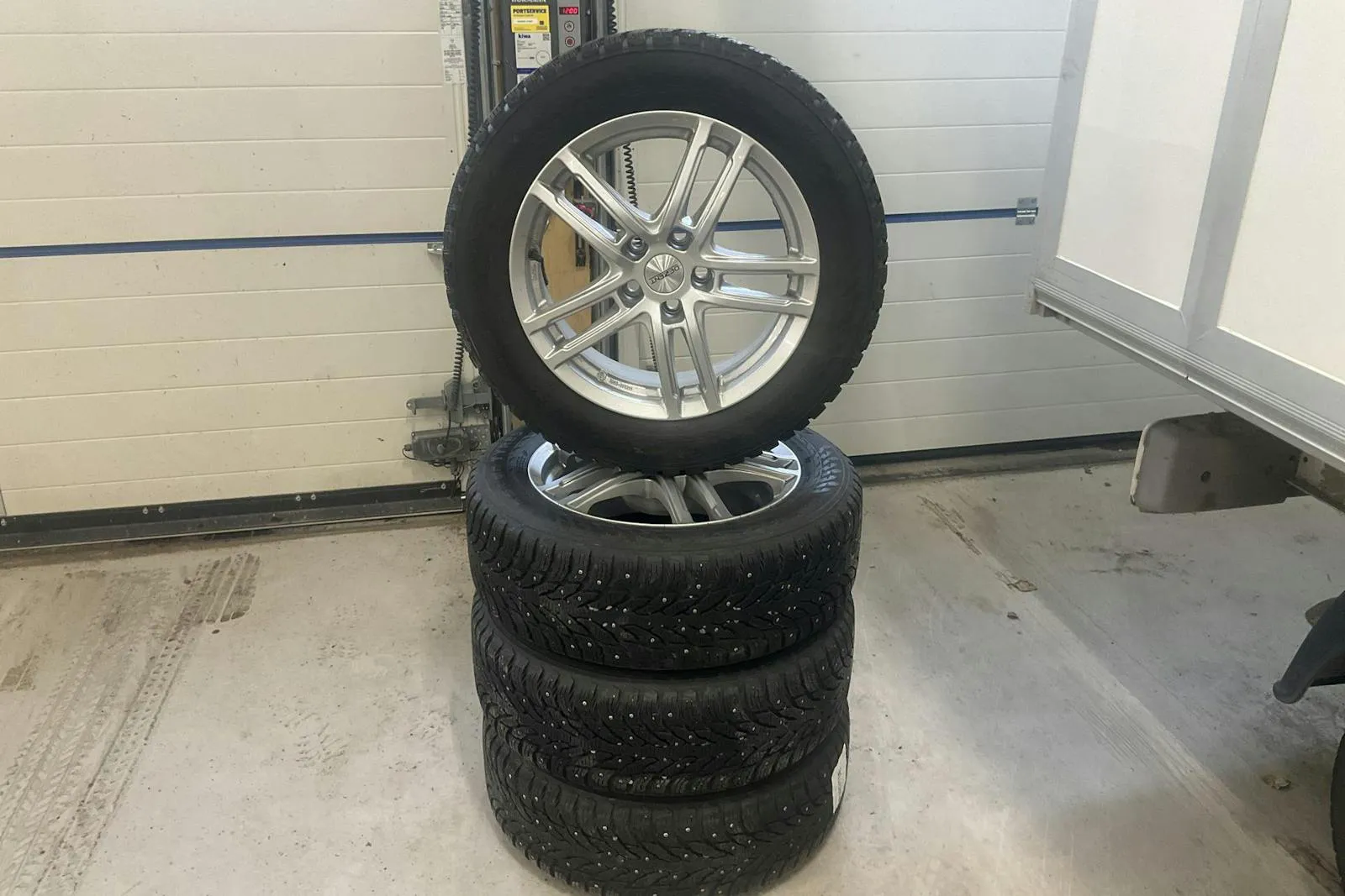 Vehicle image 17