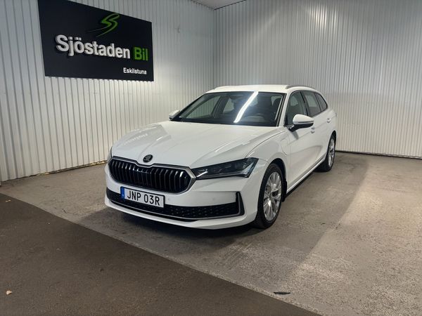 Skoda Superb iV K Selection Explore Edition Cockpit/Drag/Nav/Värmare - 2025