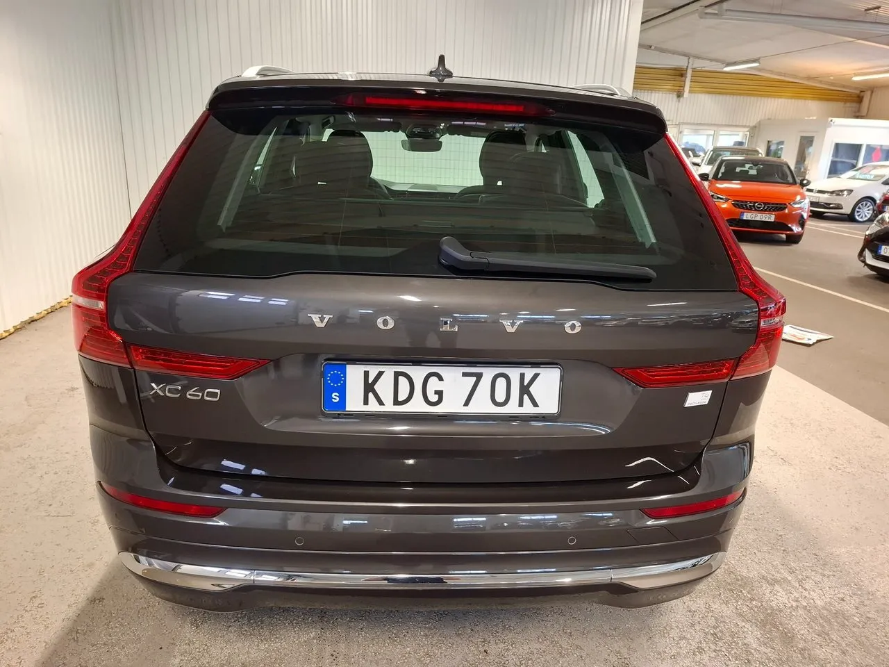 Vehicle image 4