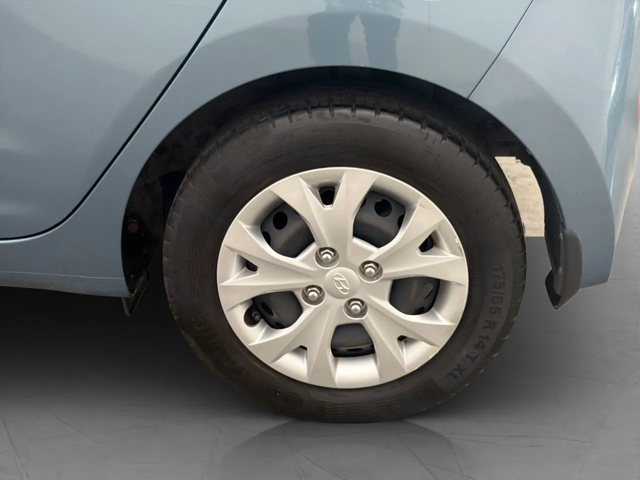 Vehicle image 21