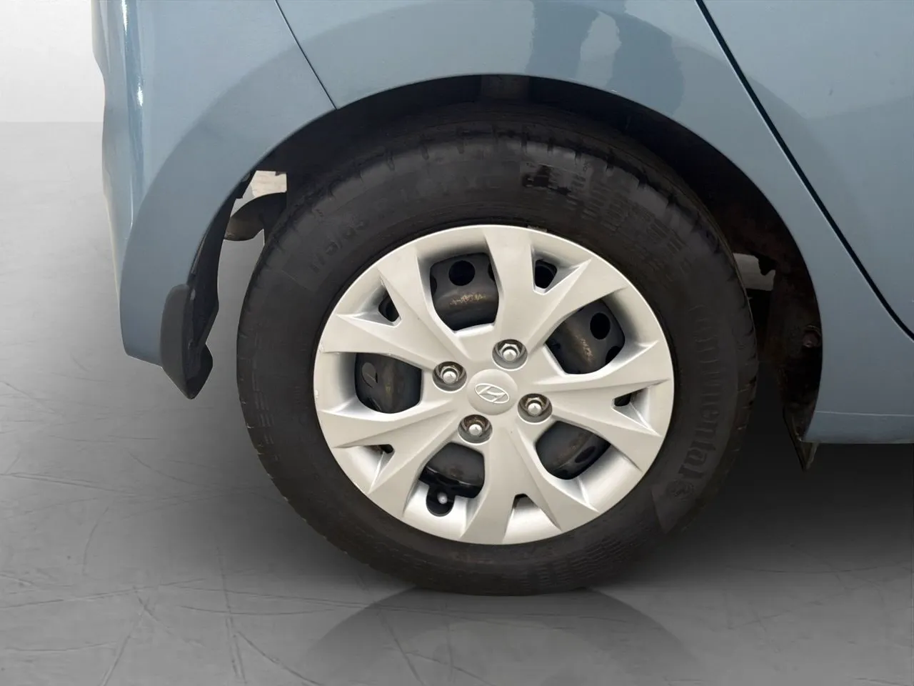 Vehicle image 22