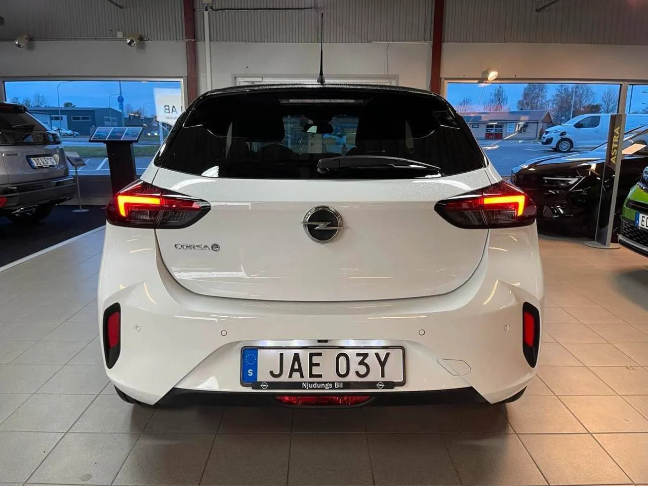 Vehicle image 4