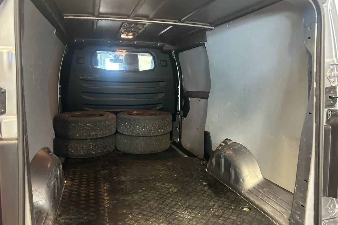 Vehicle image 11