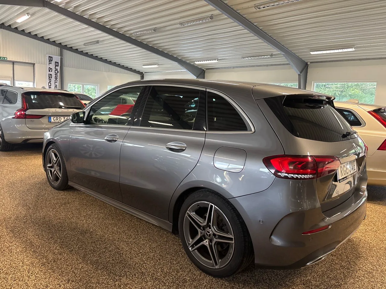 Vehicle image 10