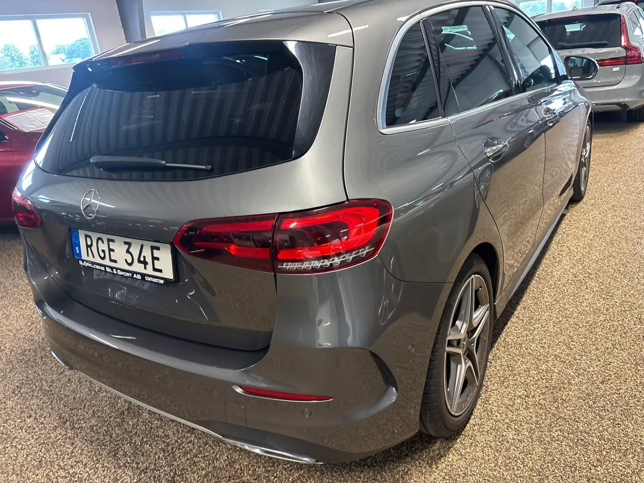 Vehicle image 9