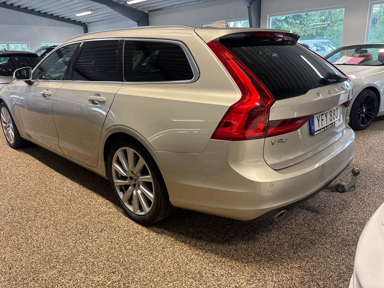 Vehicle image 9