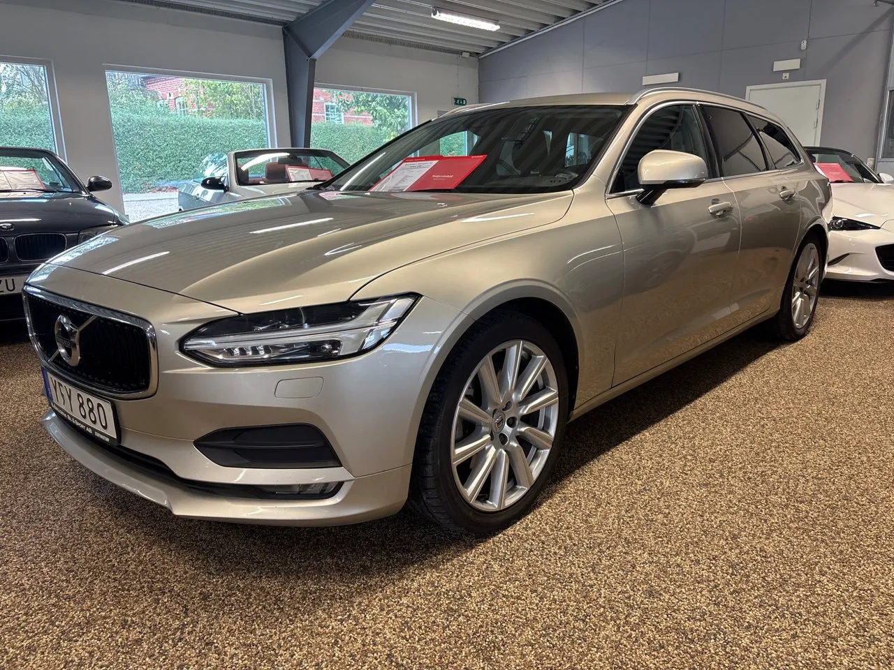 Vehicle image 10