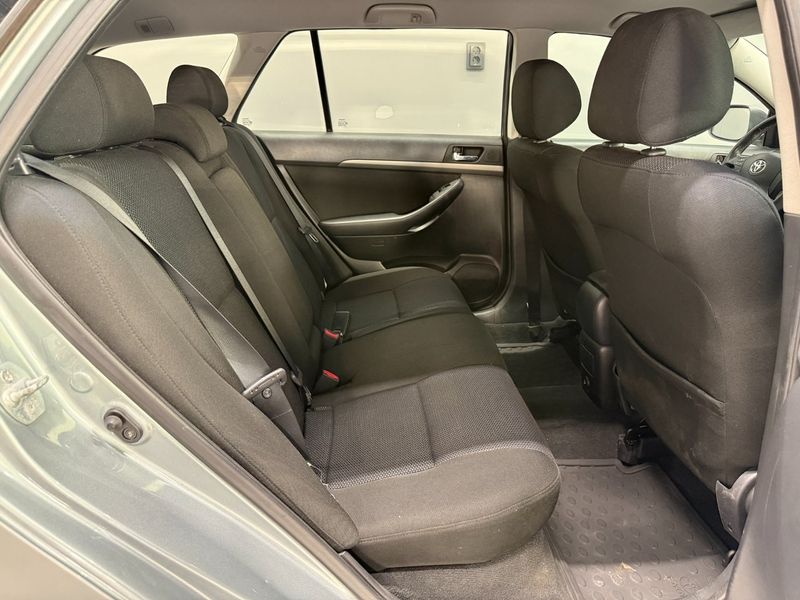 Toyota Avensis bild 10