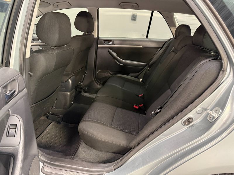 Toyota Avensis bild 11
