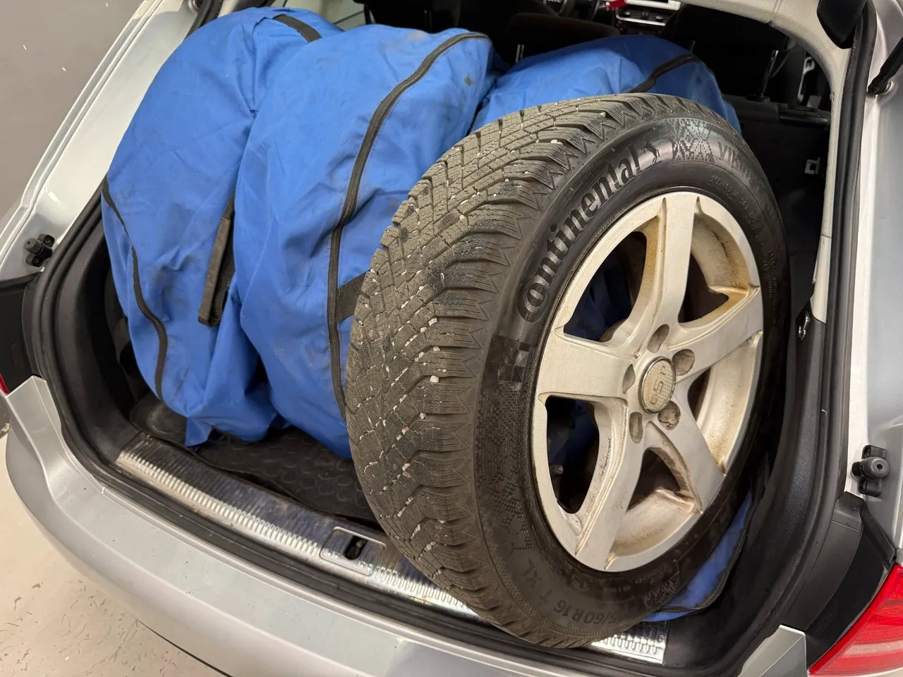 Vehicle image 21