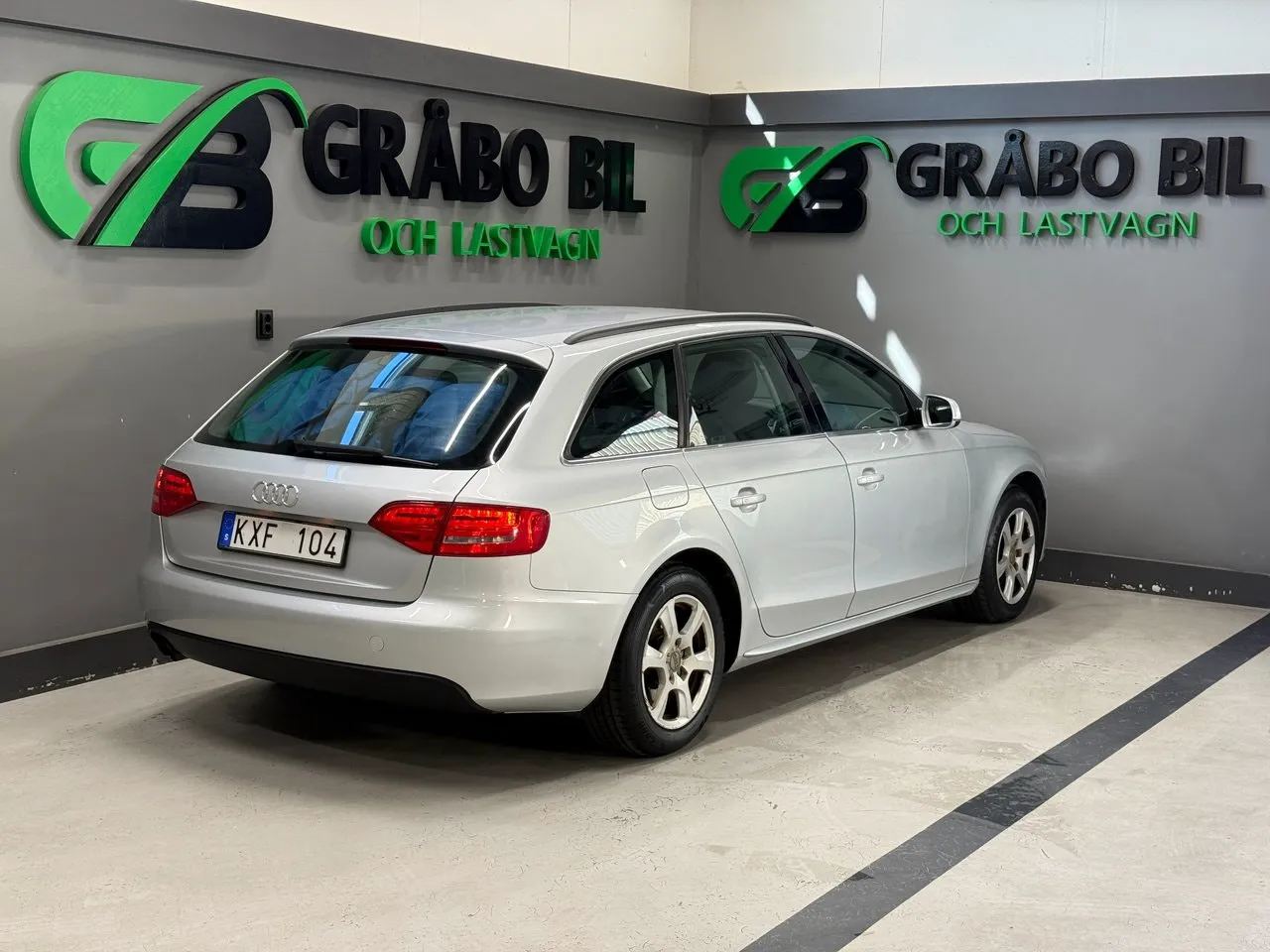 Vehicle image 4