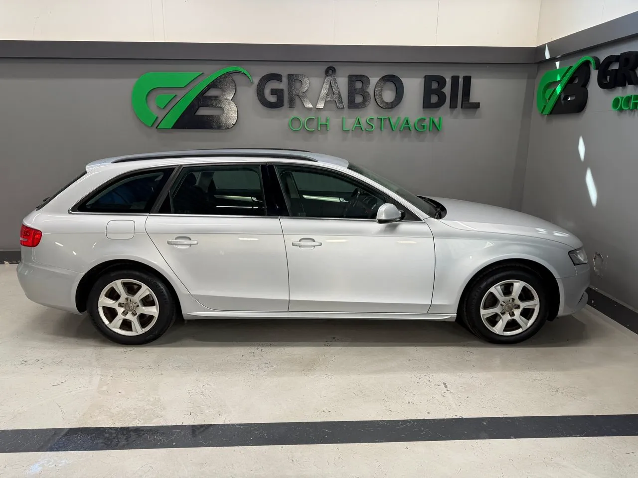 Vehicle image 5