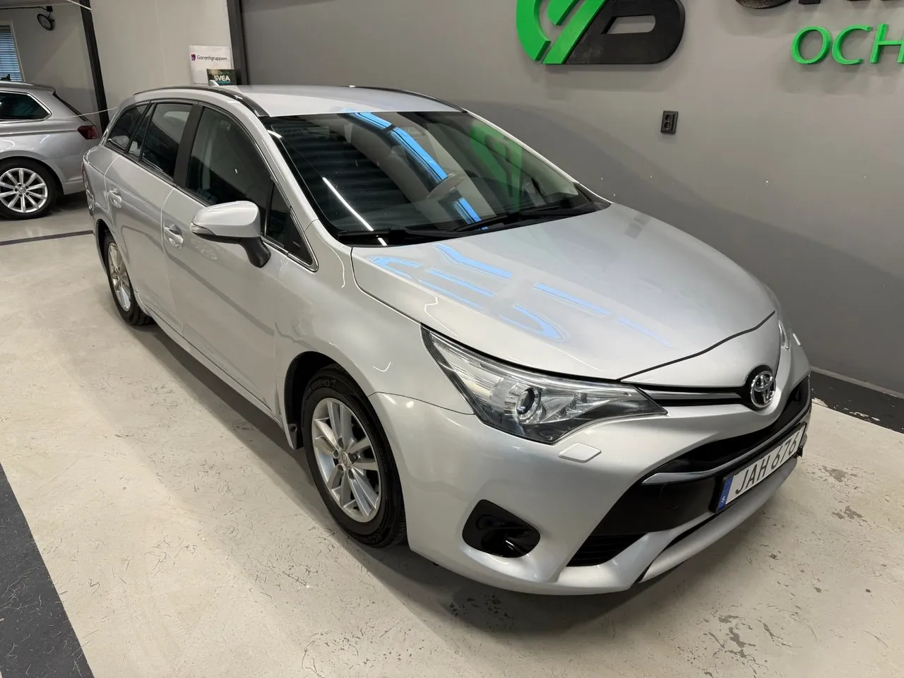 Vehicle image 6