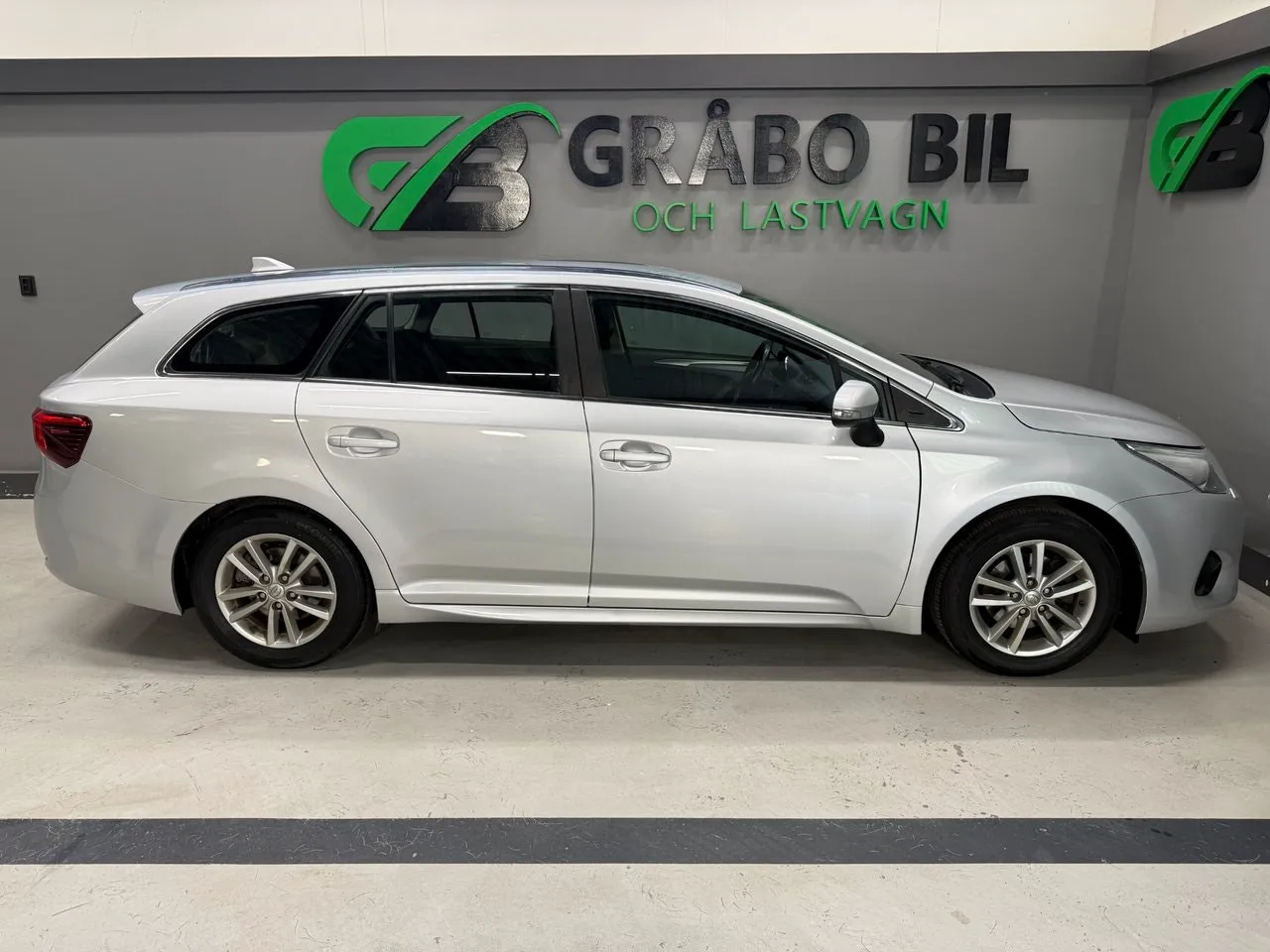 Vehicle image 5