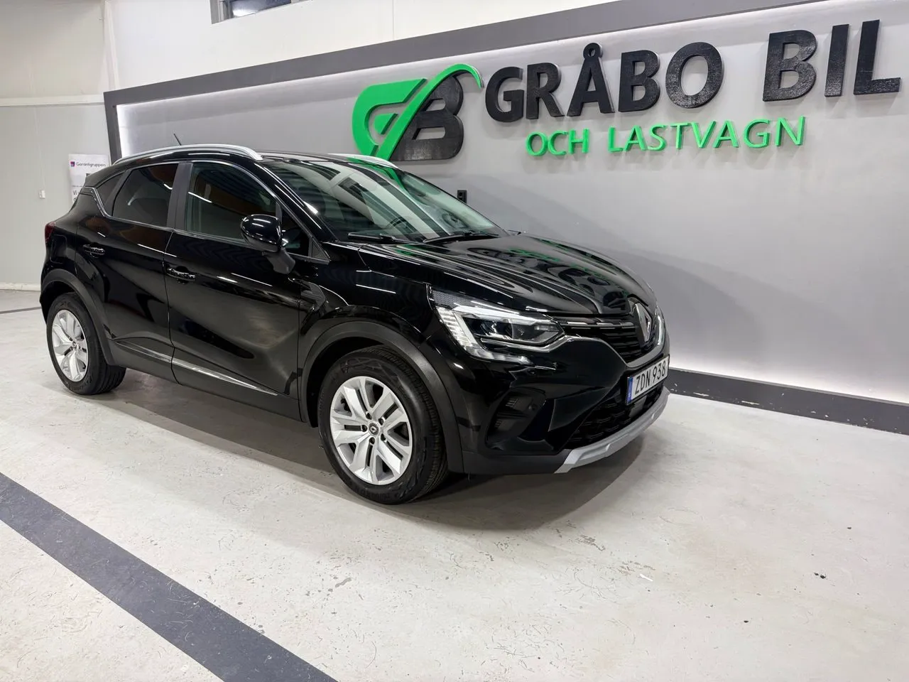 Vehicle image 6
