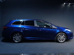 Toyota Avensis bild 2