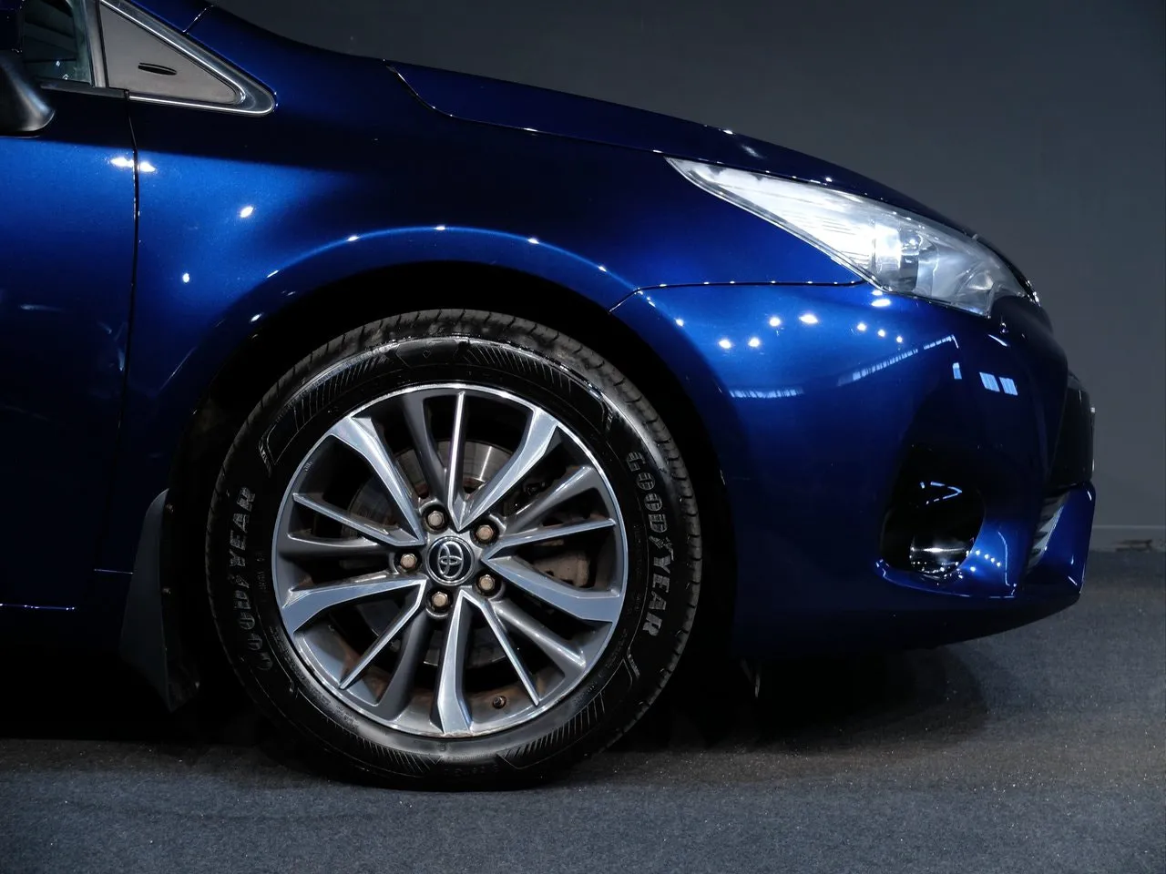 Vehicle image 3