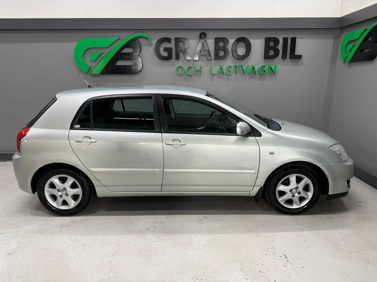 Vehicle image 5