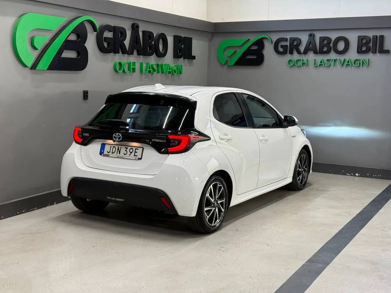 Vehicle image 4