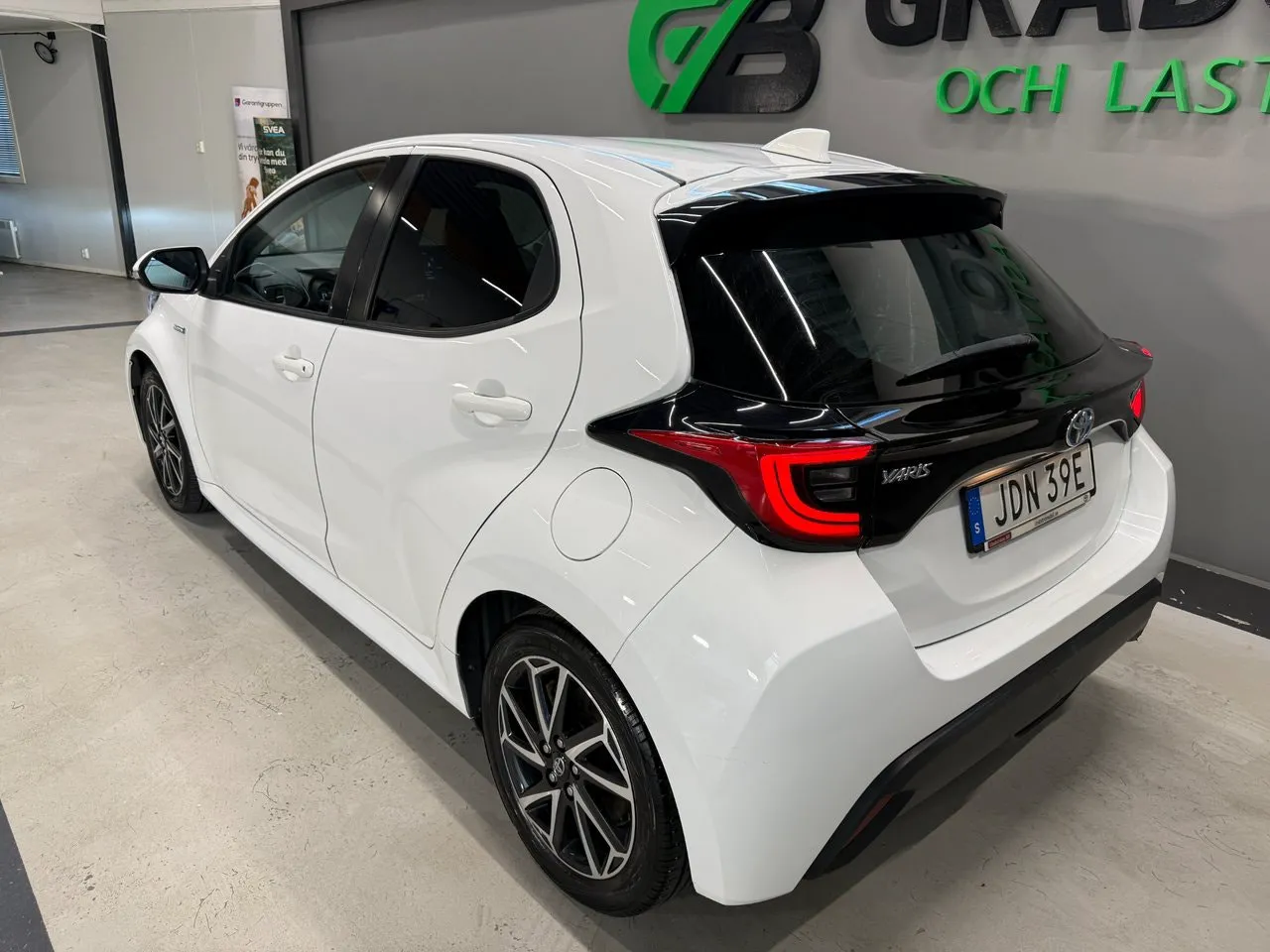 Vehicle image 6