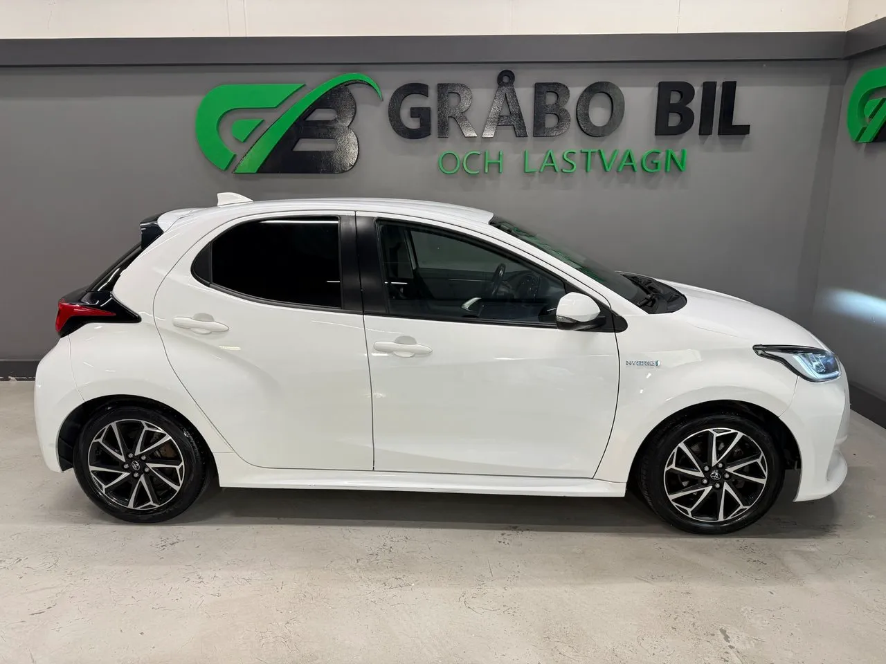 Vehicle image 5