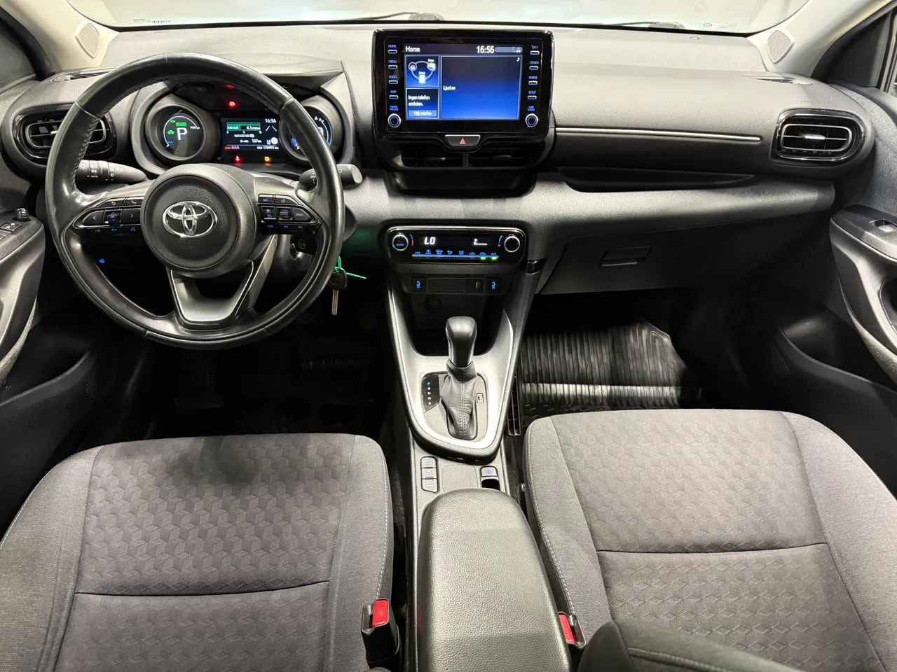 Vehicle image 10