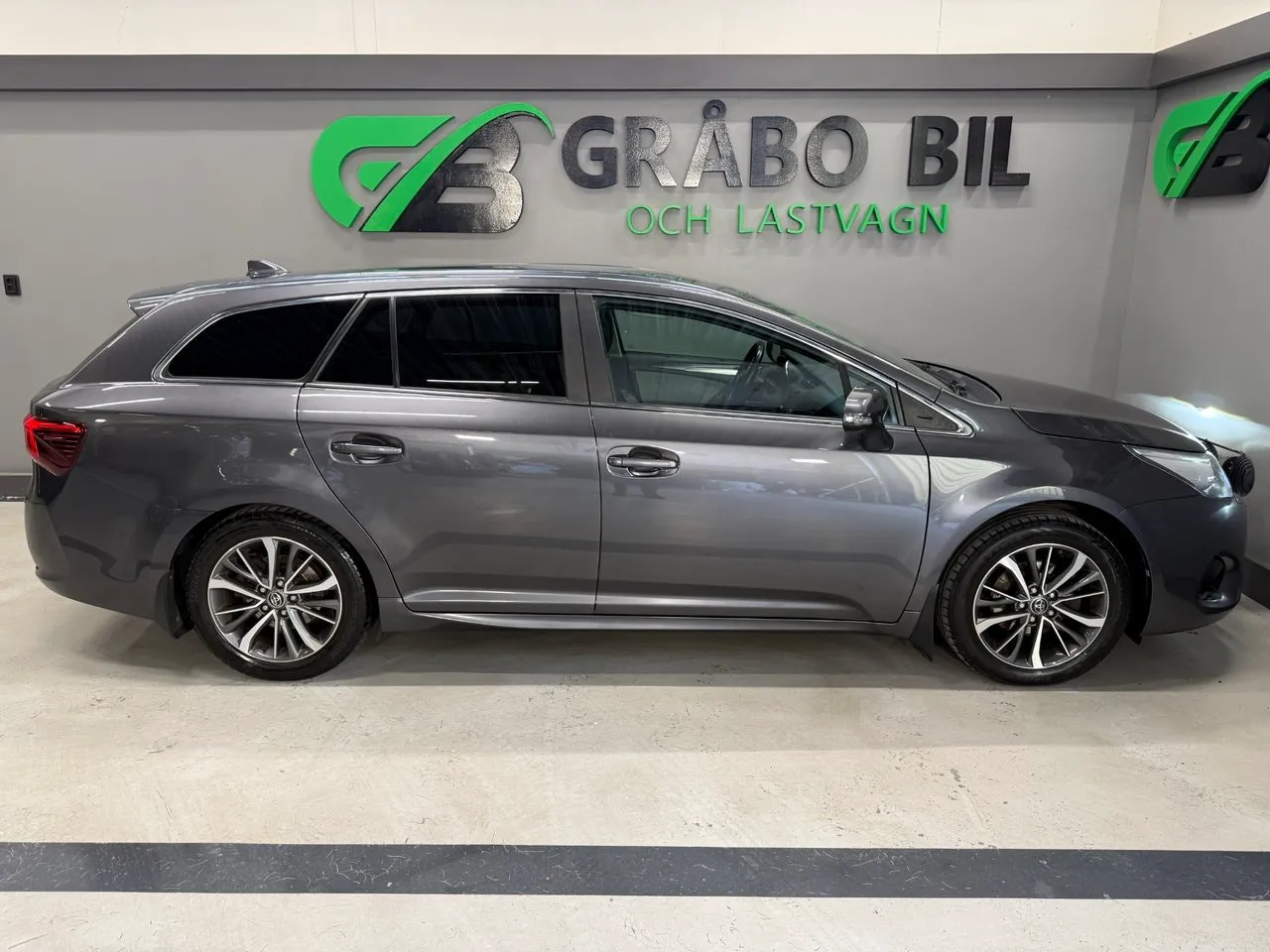Vehicle image 5