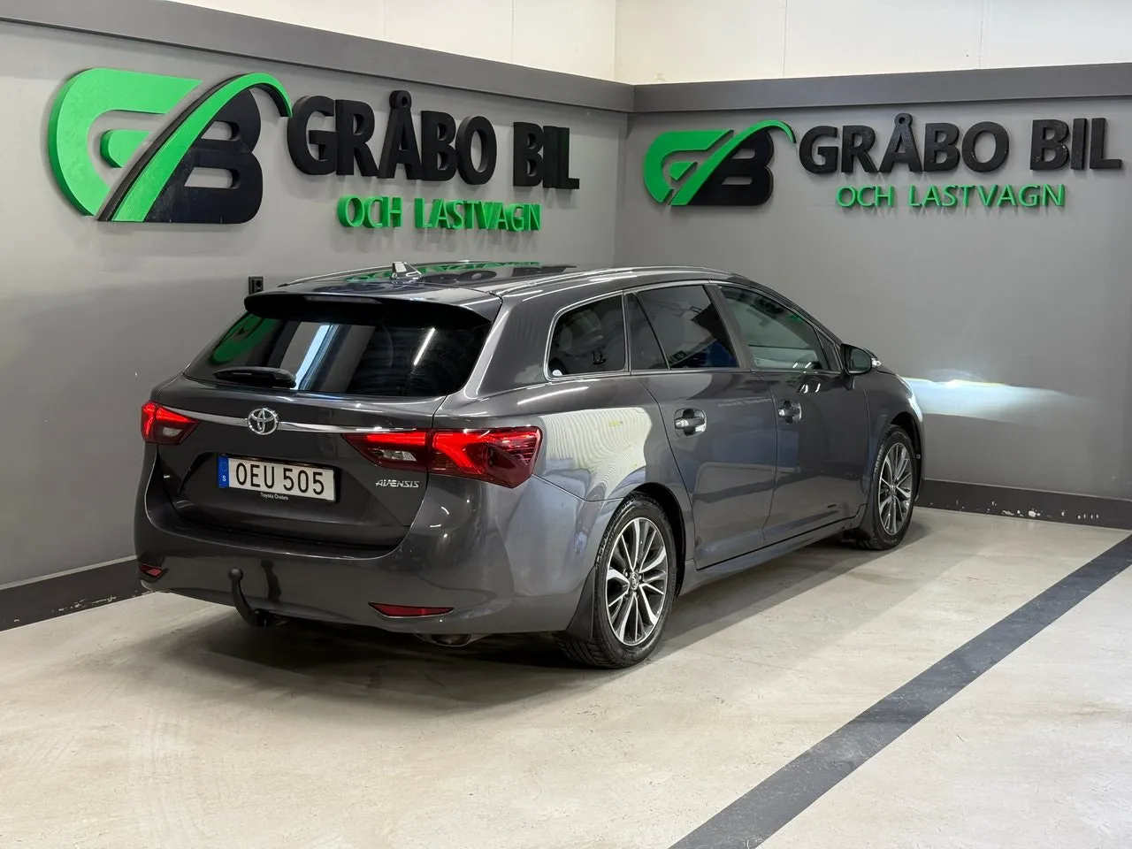Vehicle image 4